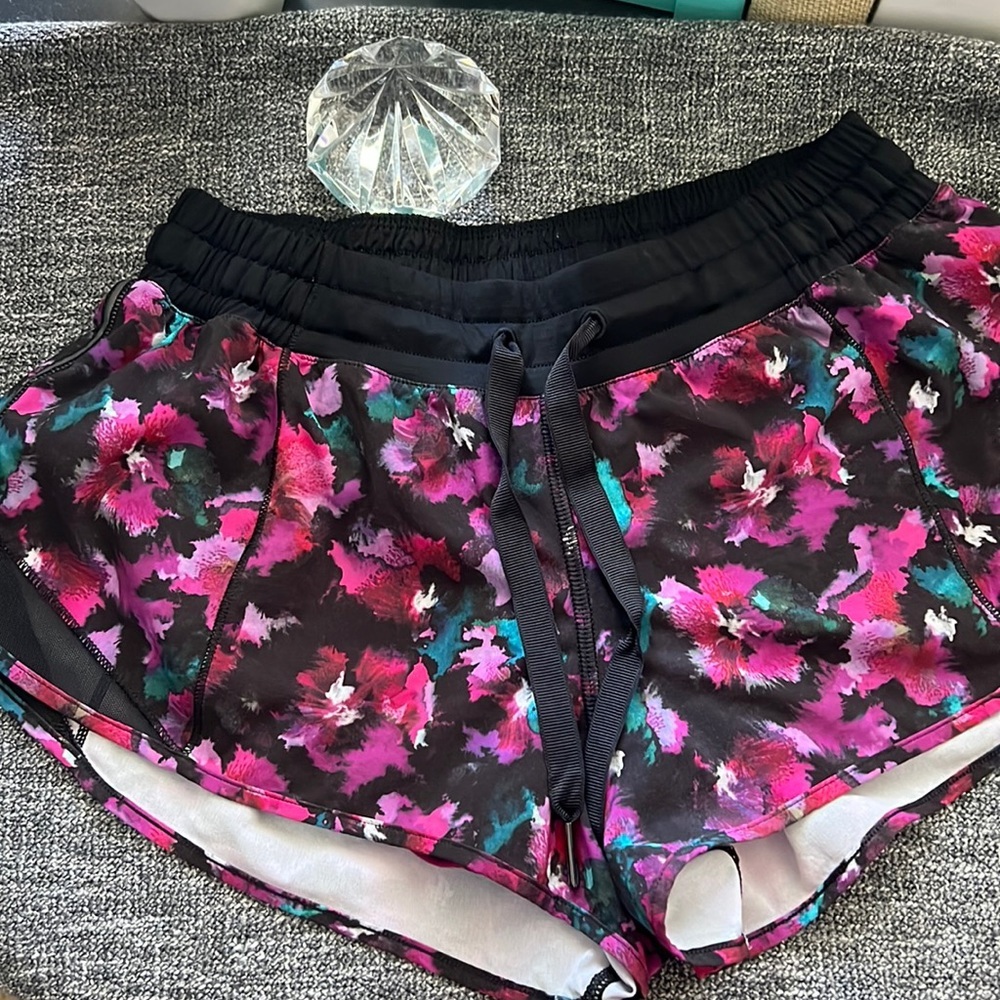 Lululemon shorts size 6